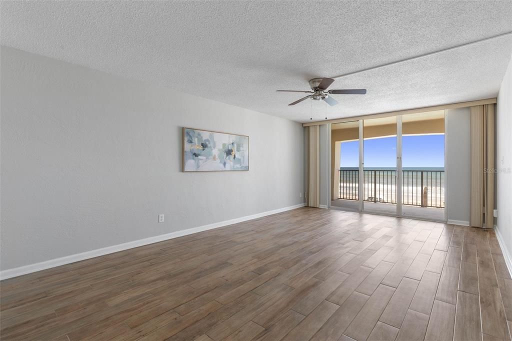 待售: $325,000 (2 贝兹, 2 浴室, 1200 平方英尺)