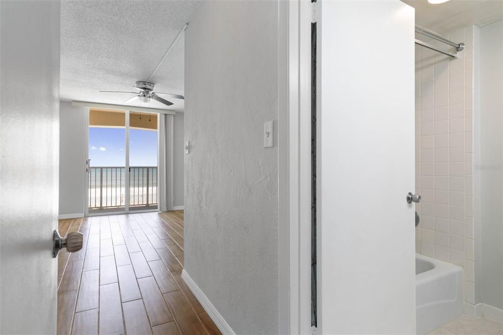 待售: $325,000 (2 贝兹, 2 浴室, 1200 平方英尺)