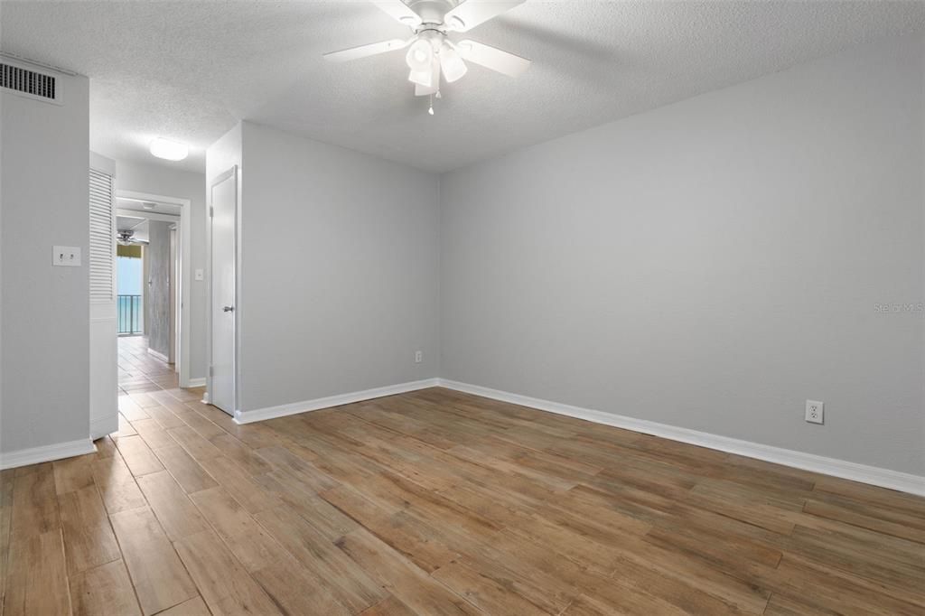 待售: $325,000 (2 贝兹, 2 浴室, 1200 平方英尺)