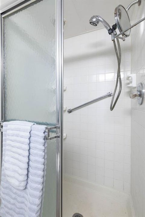 待售: $325,000 (2 贝兹, 2 浴室, 1200 平方英尺)