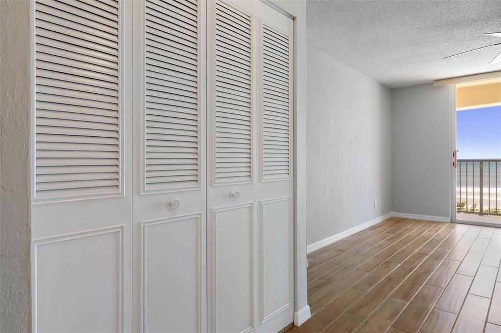 待售: $325,000 (2 贝兹, 2 浴室, 1200 平方英尺)