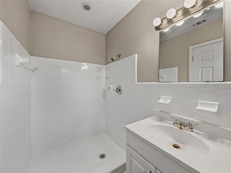 Под контрактом: $344,900 (3 спален, 2 ванн, 1777 Квадратных фут)