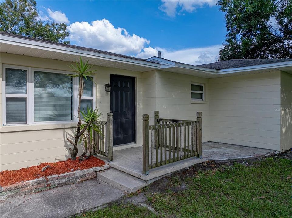 Под контрактом: $344,900 (3 спален, 2 ванн, 1777 Квадратных фут)