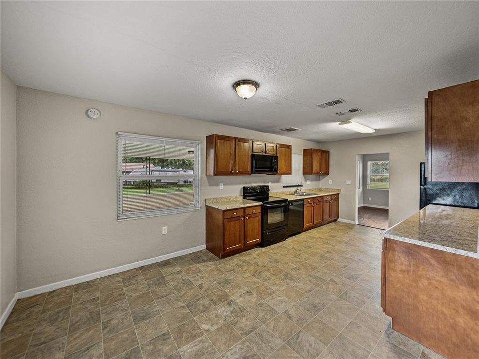 Под контрактом: $344,900 (3 спален, 2 ванн, 1777 Квадратных фут)