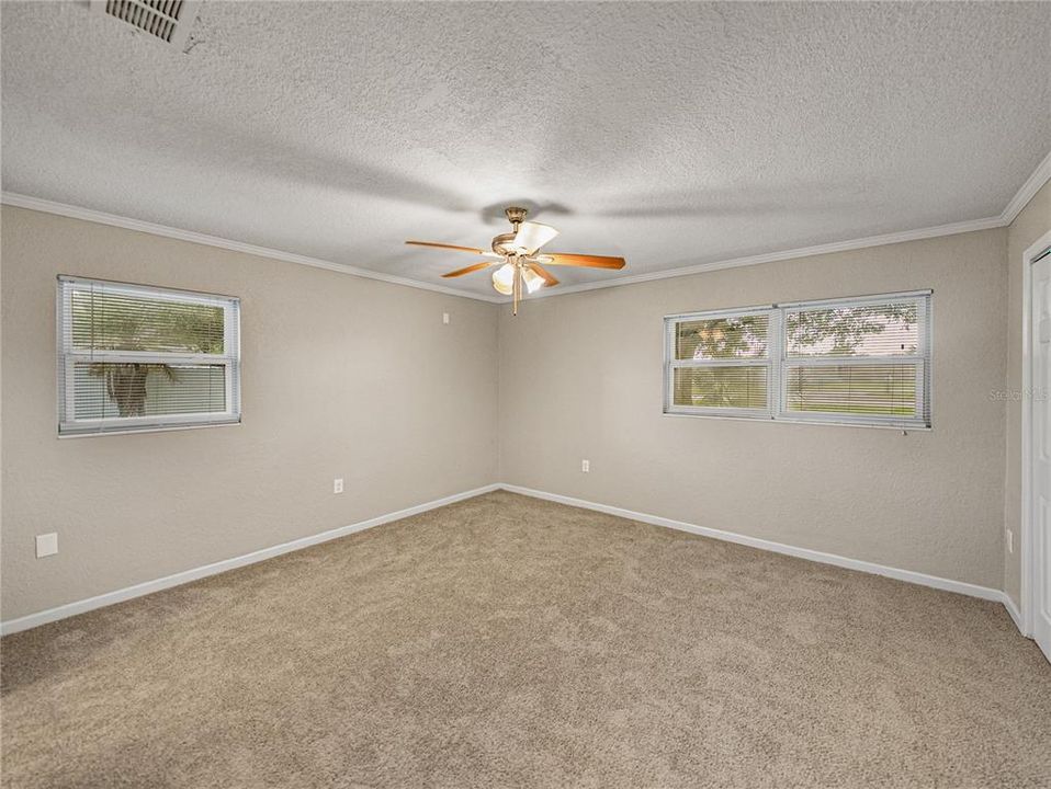 Под контрактом: $344,900 (3 спален, 2 ванн, 1777 Квадратных фут)