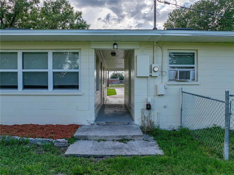 Под контрактом: $344,900 (3 спален, 2 ванн, 1777 Квадратных фут)