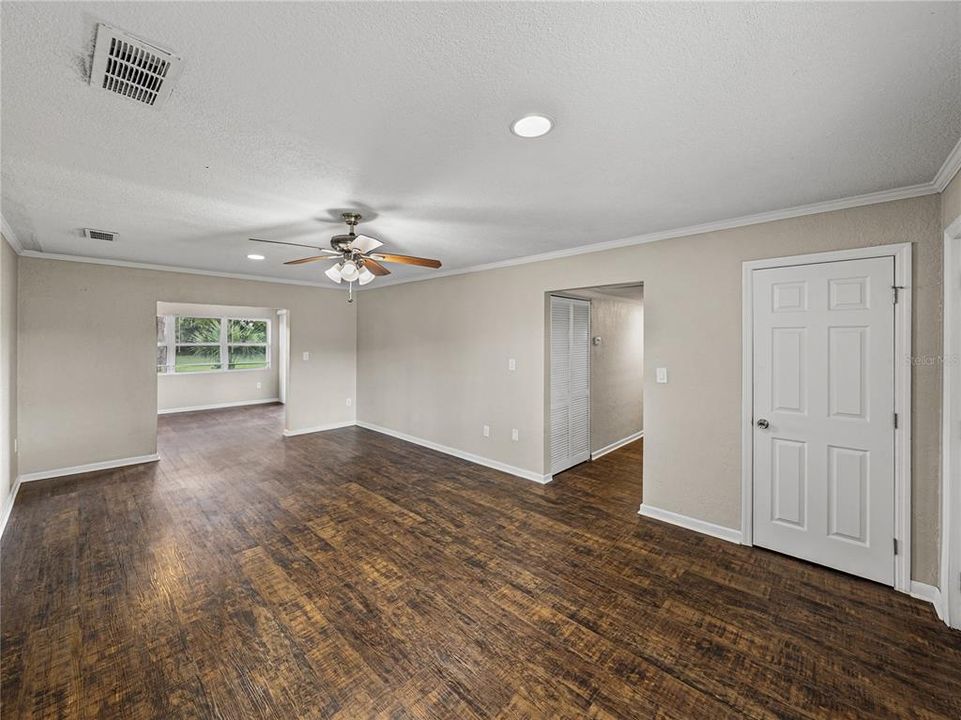 Под контрактом: $344,900 (3 спален, 2 ванн, 1777 Квадратных фут)