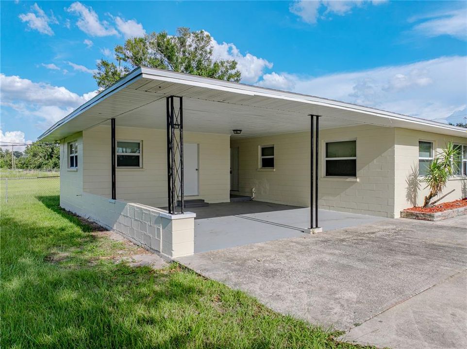 Под контрактом: $344,900 (3 спален, 2 ванн, 1777 Квадратных фут)