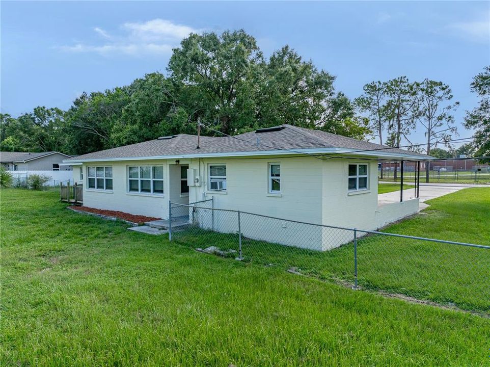 Под контрактом: $344,900 (3 спален, 2 ванн, 1777 Квадратных фут)