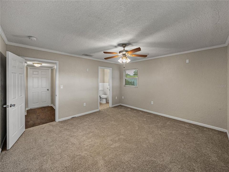 Под контрактом: $344,900 (3 спален, 2 ванн, 1777 Квадратных фут)