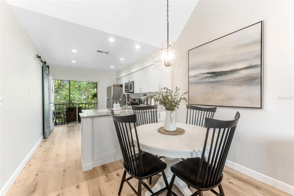 待售: $179,000 (2 贝兹, 1 浴室, 835 平方英尺)