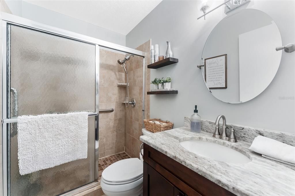 待售: $179,000 (2 贝兹, 1 浴室, 835 平方英尺)