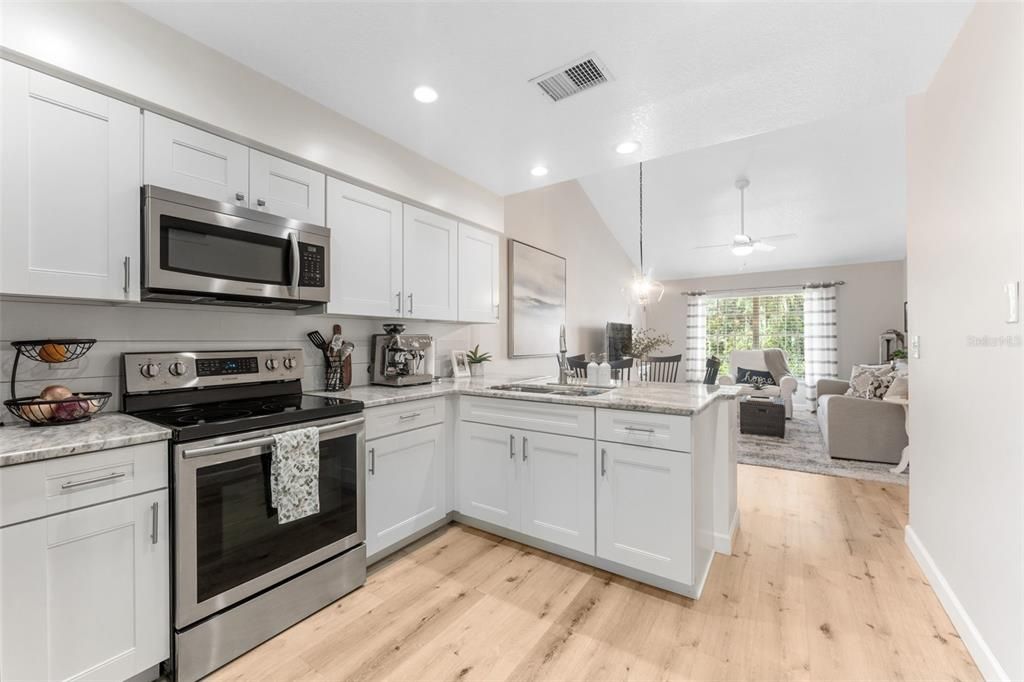 待售: $179,000 (2 贝兹, 1 浴室, 835 平方英尺)