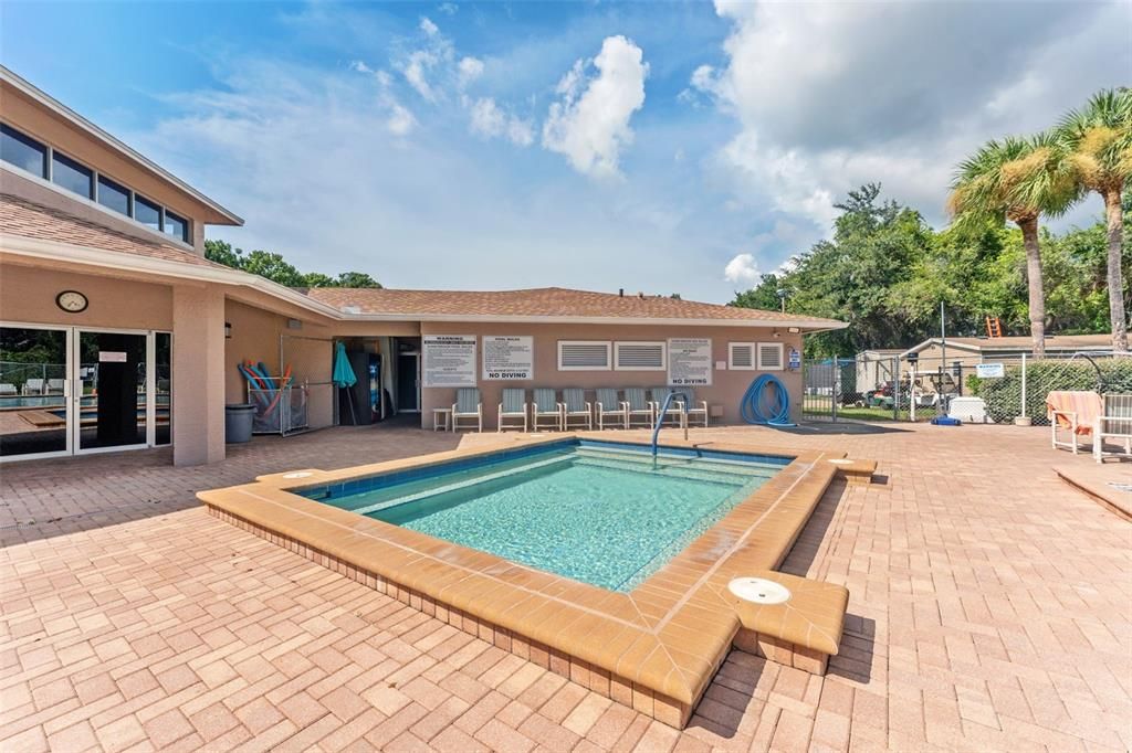 待售: $179,000 (2 贝兹, 1 浴室, 835 平方英尺)