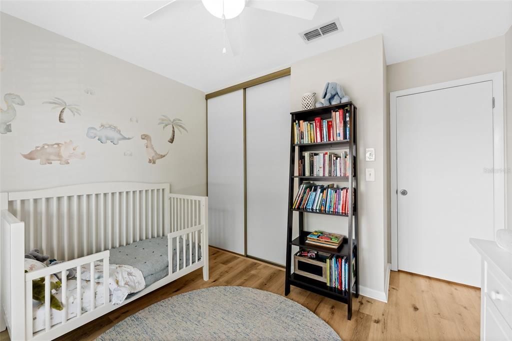 待售: $179,000 (2 贝兹, 1 浴室, 835 平方英尺)