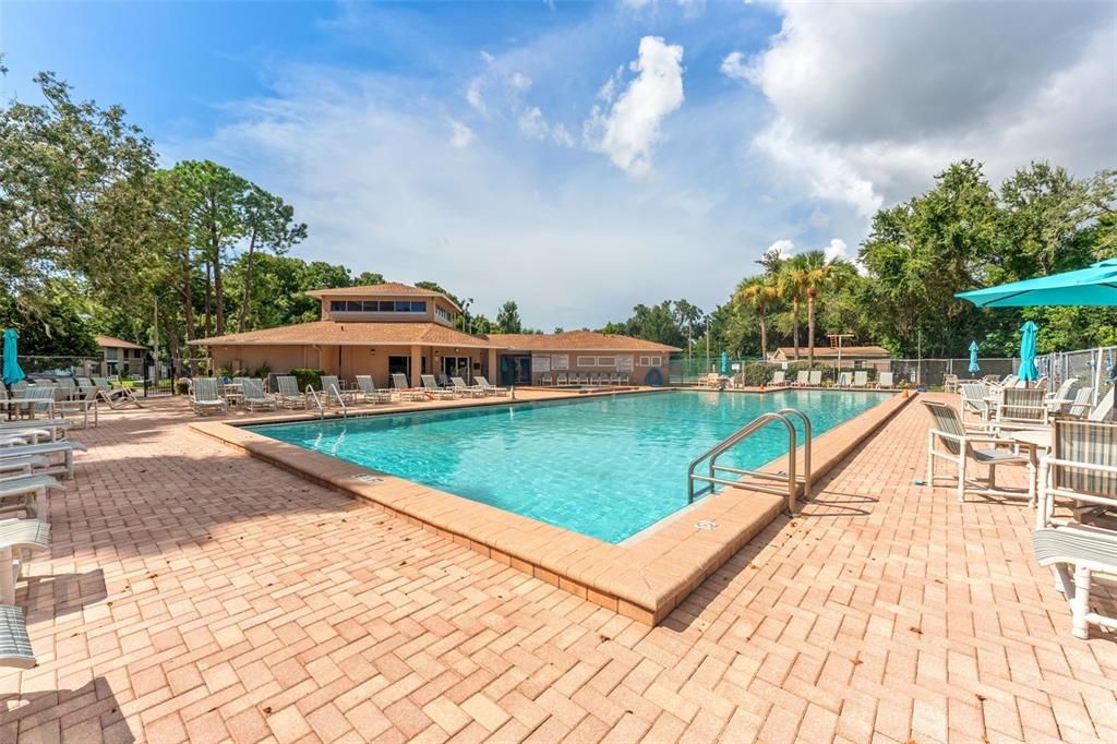 待售: $179,000 (2 贝兹, 1 浴室, 835 平方英尺)