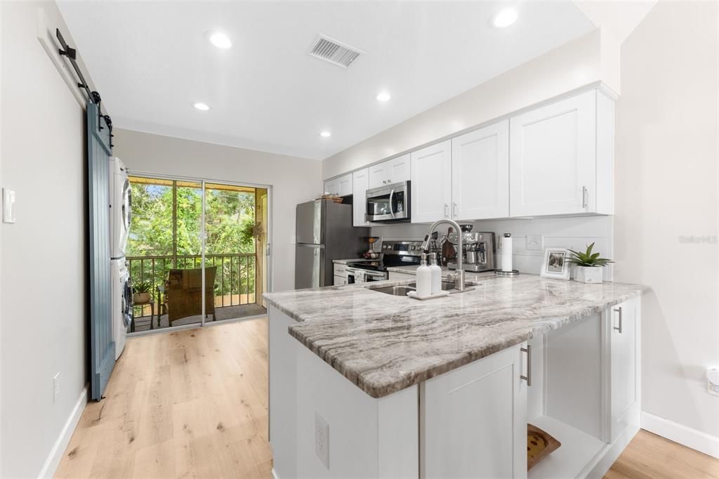 待售: $179,000 (2 贝兹, 1 浴室, 835 平方英尺)