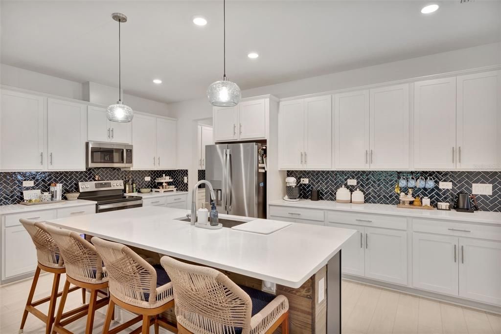 For Sale: $485,000 (2 beds, 2 baths, 1904 Square Feet)