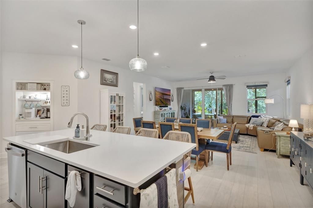 For Sale: $485,000 (2 beds, 2 baths, 1904 Square Feet)