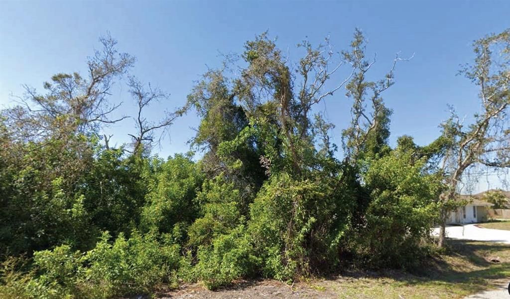 待售: $96,000 (0.23 acres)