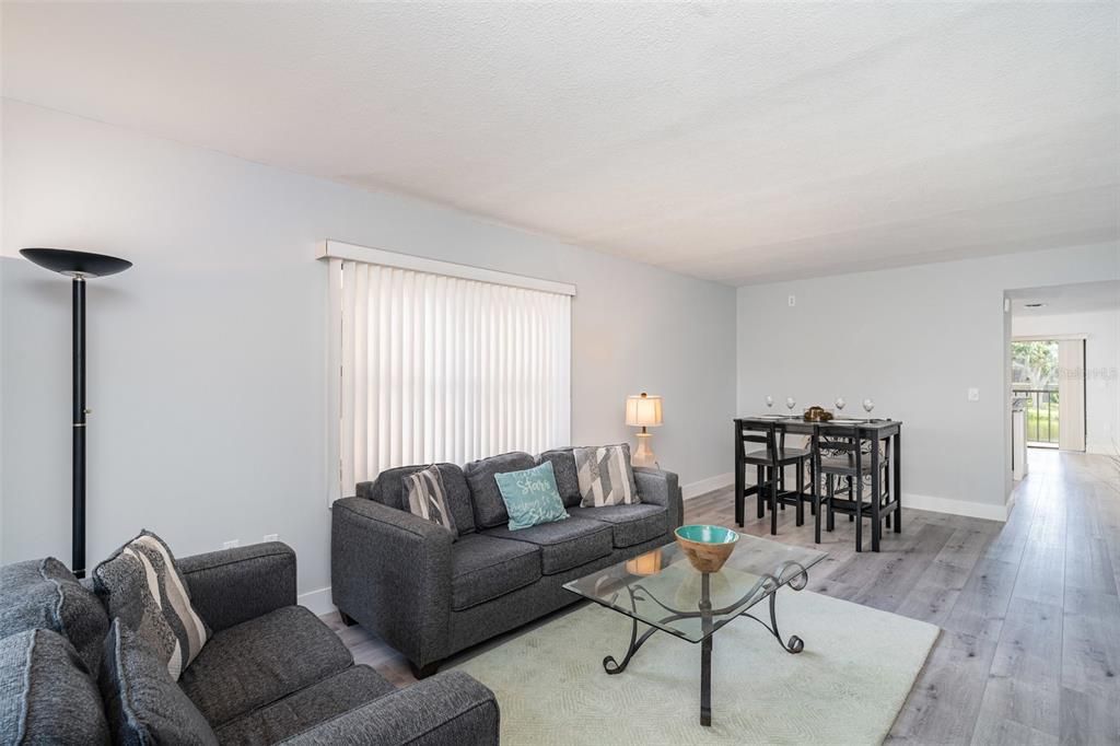 En Venta: $145,000 (2 camas, 2 baños, 1050 Pies cuadrados)