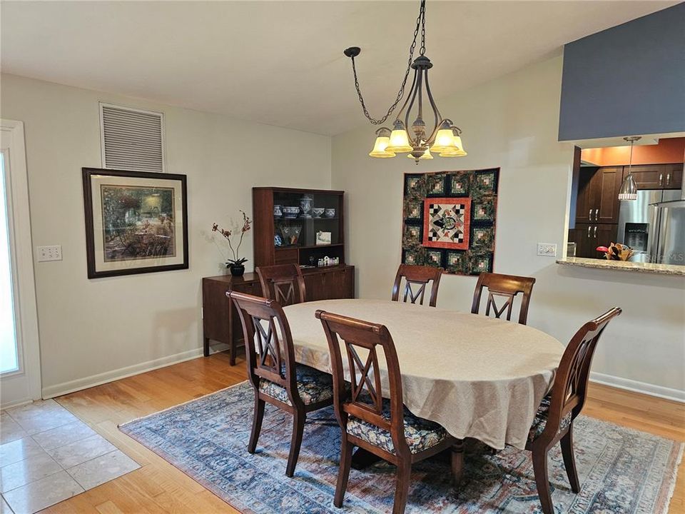 出租: $3,900 (3 贝兹, 2 浴室, 1823 平方英尺)