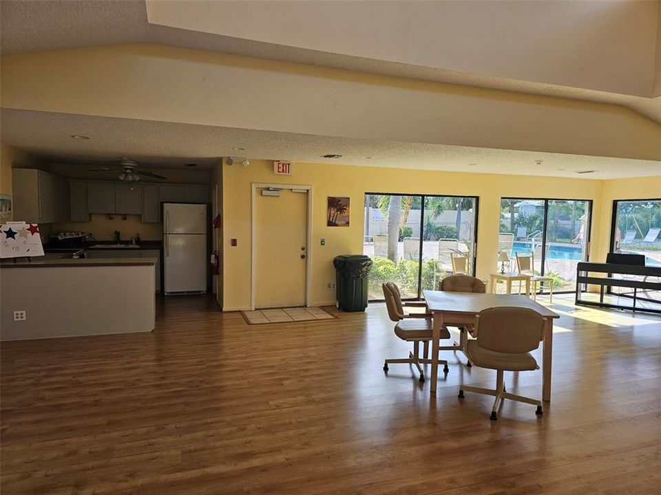 出租: $3,900 (3 贝兹, 2 浴室, 1823 平方英尺)