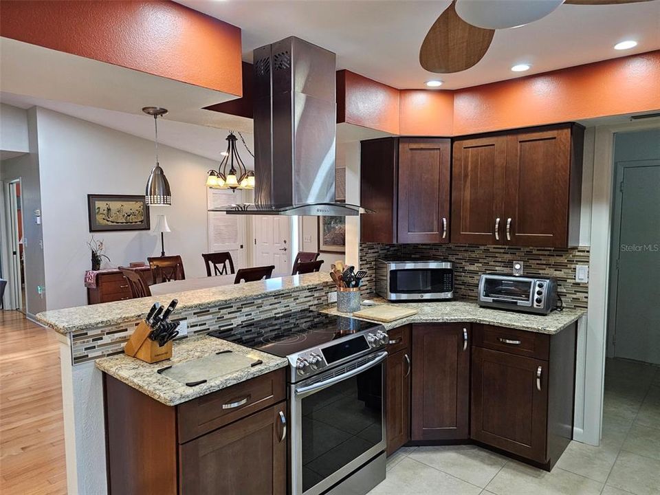 出租: $3,900 (3 贝兹, 2 浴室, 1823 平方英尺)