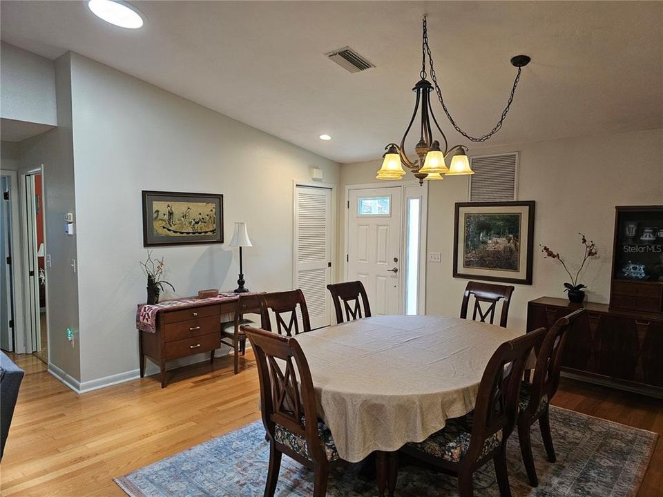 出租: $3,900 (3 贝兹, 2 浴室, 1823 平方英尺)