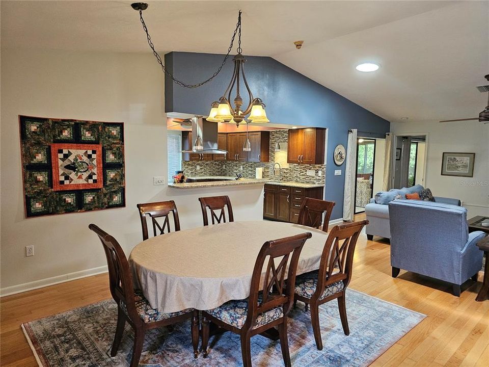 出租: $3,900 (3 贝兹, 2 浴室, 1823 平方英尺)