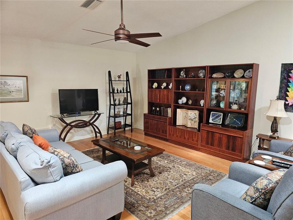 出租: $3,900 (3 贝兹, 2 浴室, 1823 平方英尺)