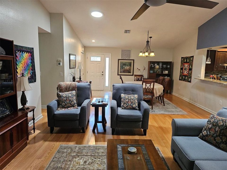 出租: $3,900 (3 贝兹, 2 浴室, 1823 平方英尺)