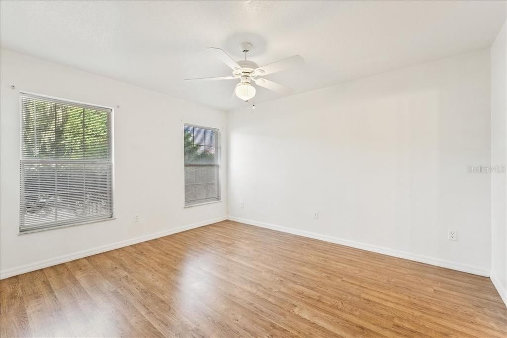 На продажу: $155,000 (2 спален, 2 ванн, 1040 Квадратных фут)