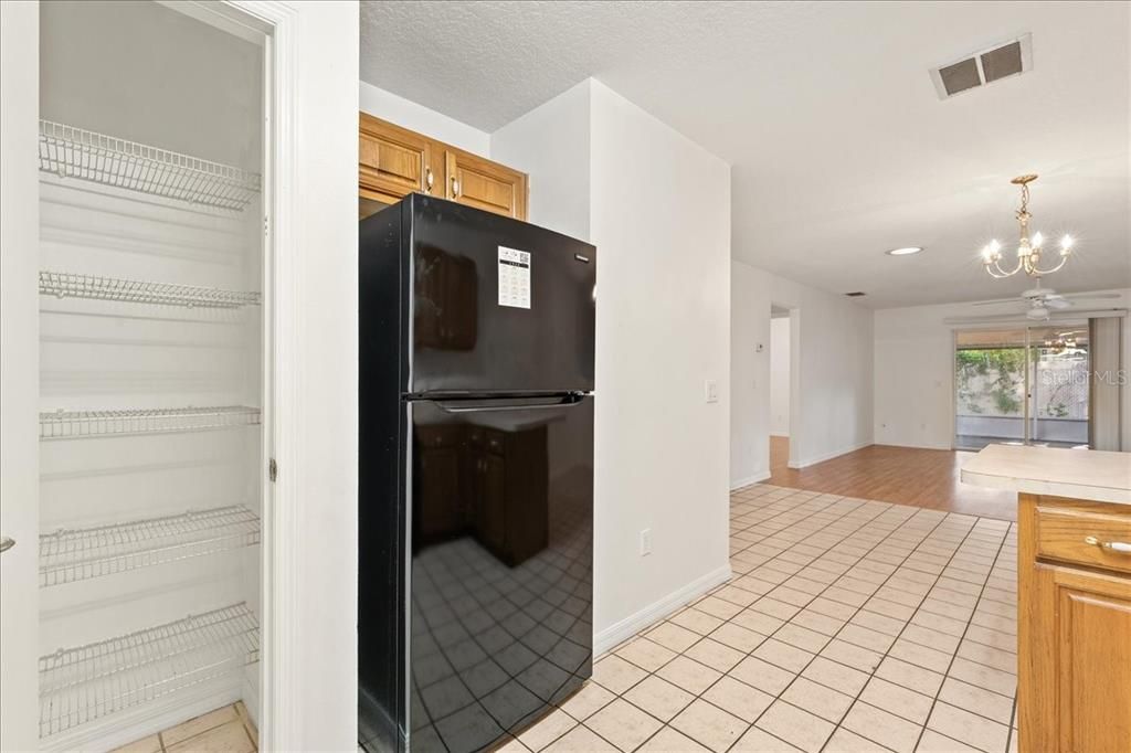 На продажу: $155,000 (2 спален, 2 ванн, 1040 Квадратных фут)