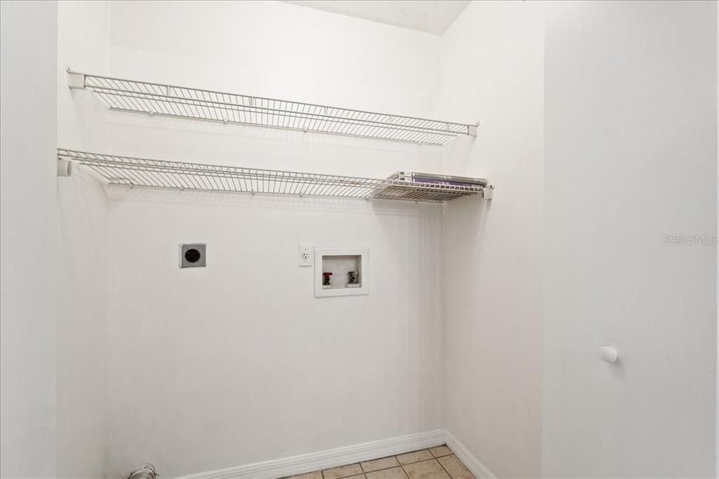 На продажу: $155,000 (2 спален, 2 ванн, 1040 Квадратных фут)