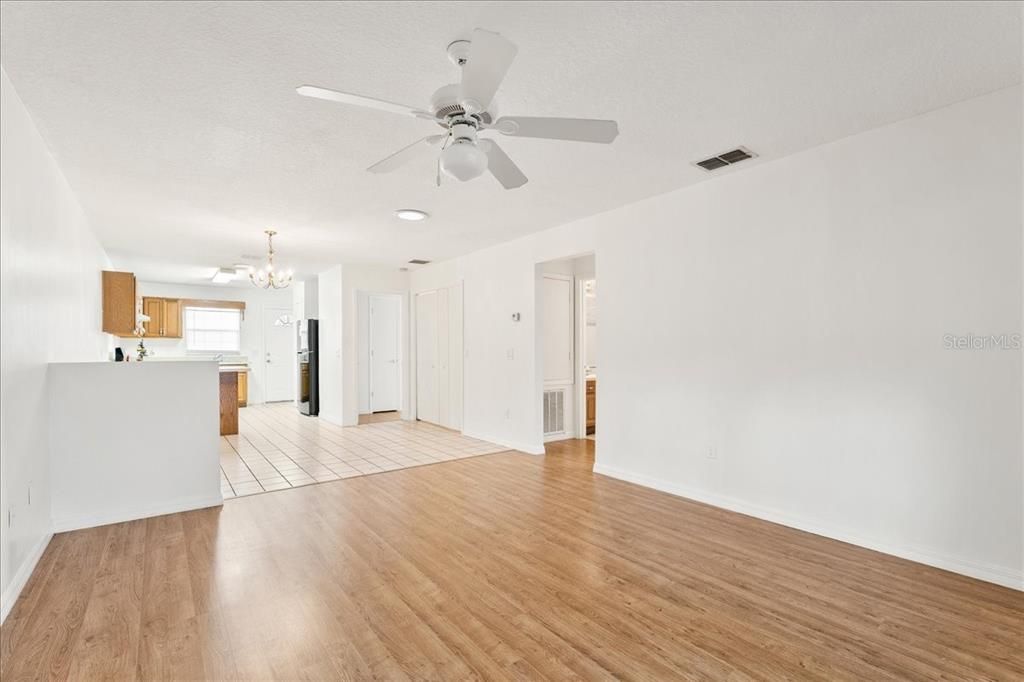 На продажу: $155,000 (2 спален, 2 ванн, 1040 Квадратных фут)