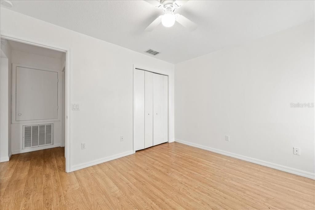 На продажу: $155,000 (2 спален, 2 ванн, 1040 Квадратных фут)