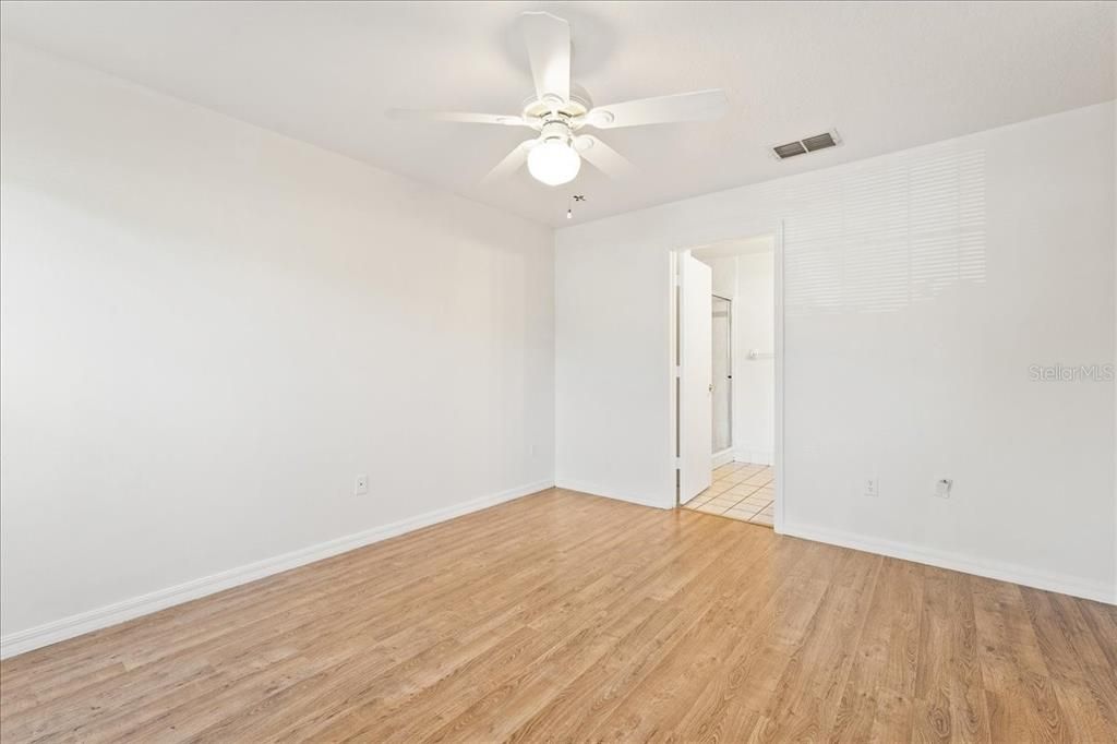 На продажу: $155,000 (2 спален, 2 ванн, 1040 Квадратных фут)