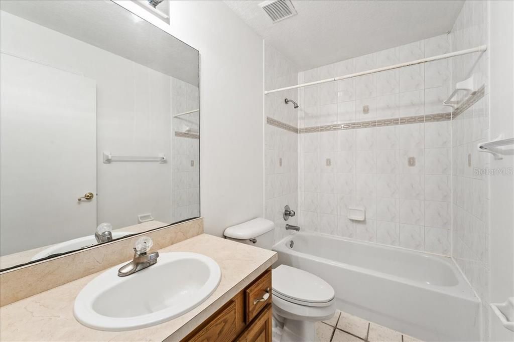 На продажу: $155,000 (2 спален, 2 ванн, 1040 Квадратных фут)