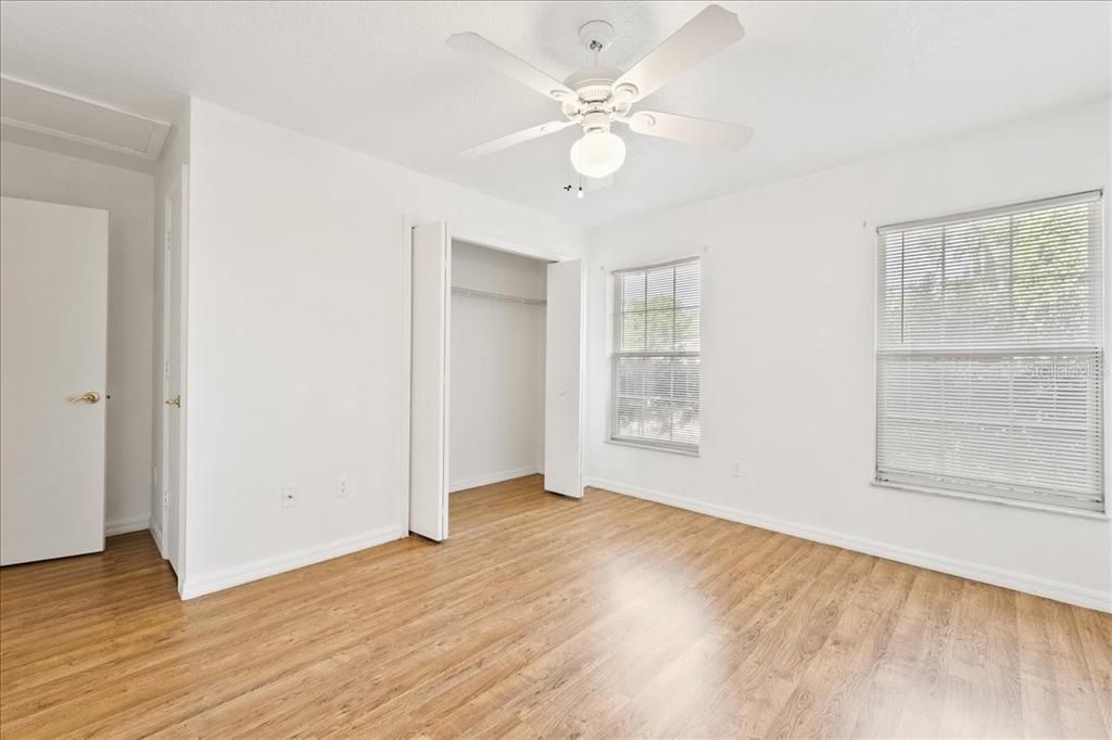 На продажу: $155,000 (2 спален, 2 ванн, 1040 Квадратных фут)