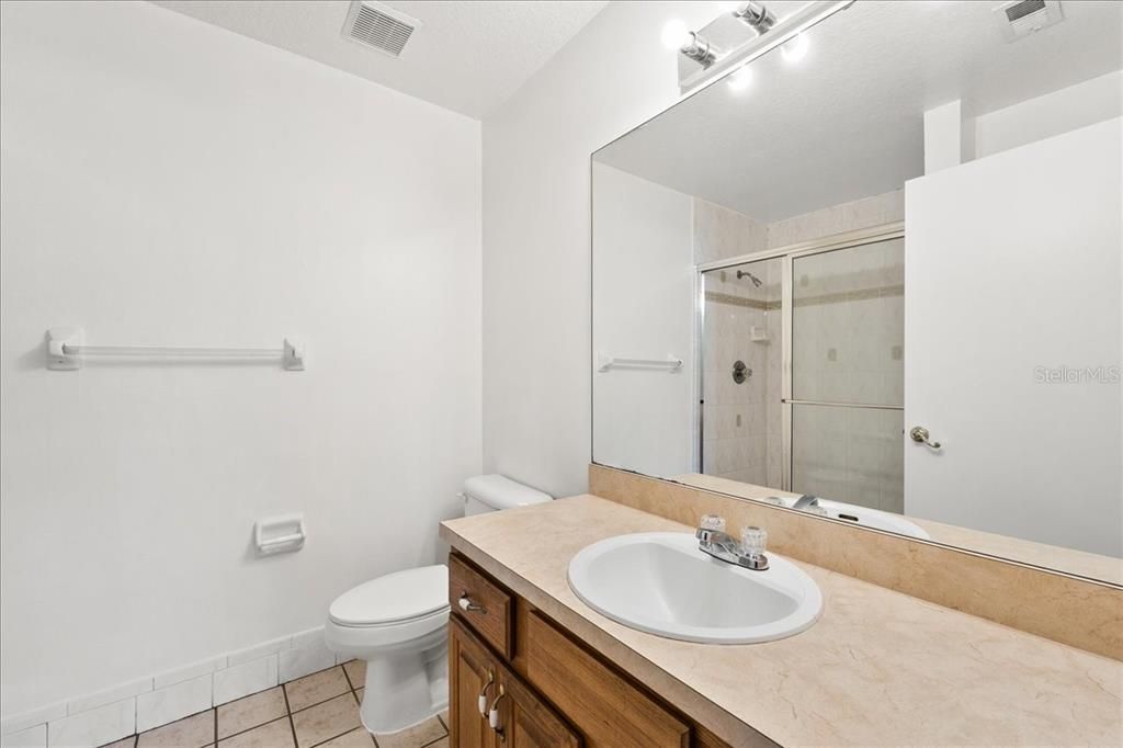 На продажу: $155,000 (2 спален, 2 ванн, 1040 Квадратных фут)