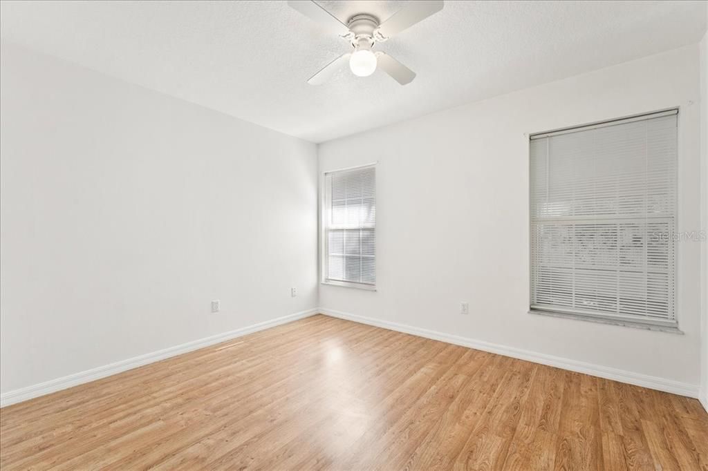 На продажу: $155,000 (2 спален, 2 ванн, 1040 Квадратных фут)