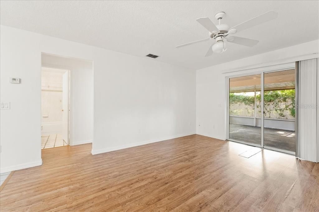 На продажу: $155,000 (2 спален, 2 ванн, 1040 Квадратных фут)