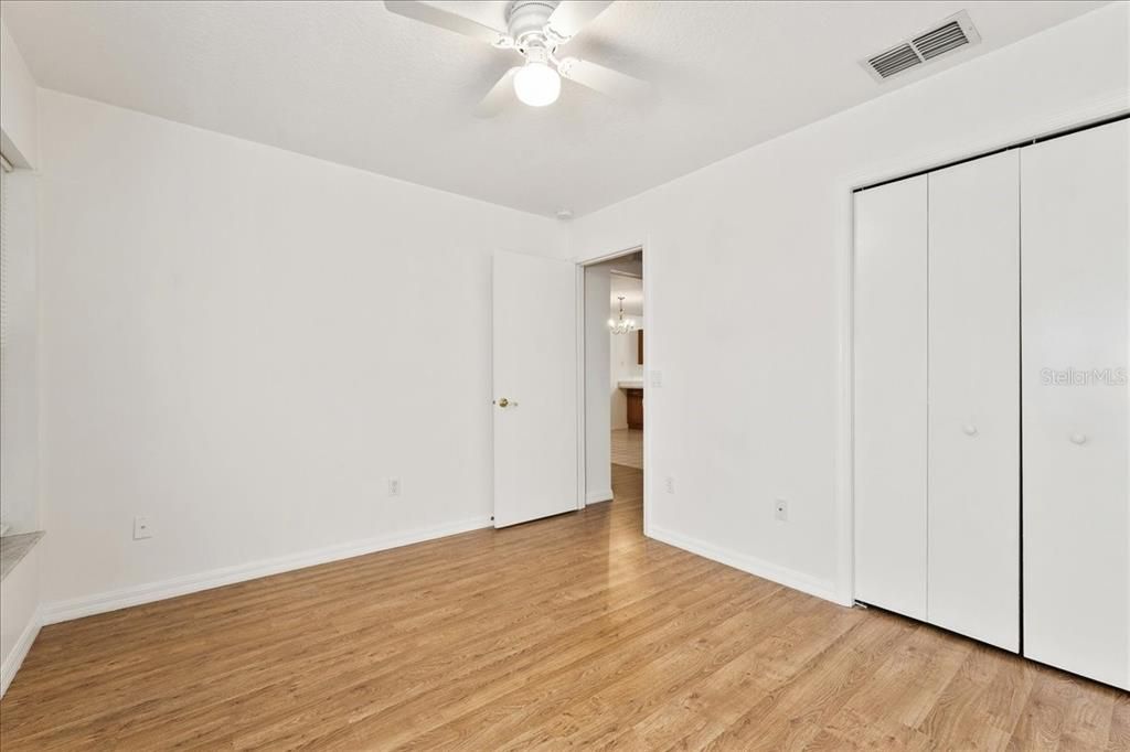 На продажу: $155,000 (2 спален, 2 ванн, 1040 Квадратных фут)