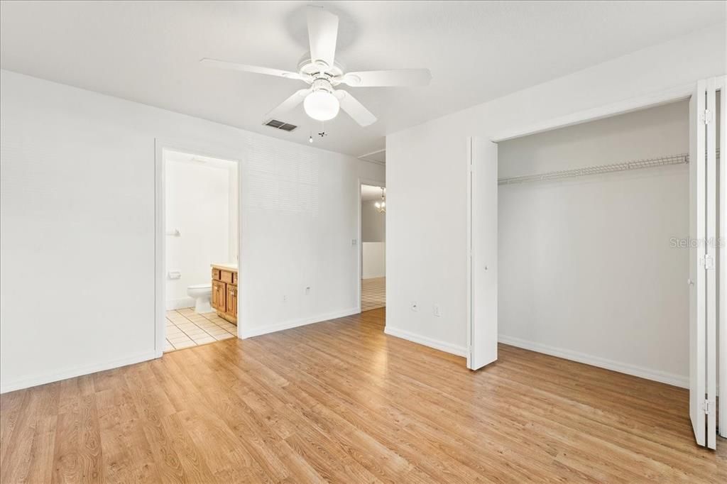 На продажу: $155,000 (2 спален, 2 ванн, 1040 Квадратных фут)