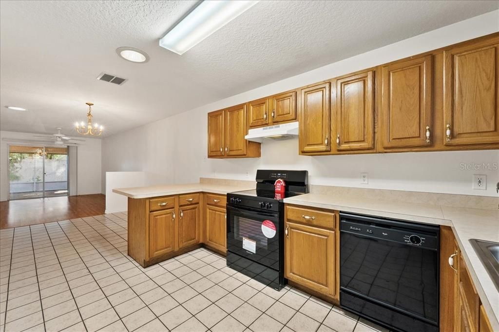 На продажу: $155,000 (2 спален, 2 ванн, 1040 Квадратных фут)