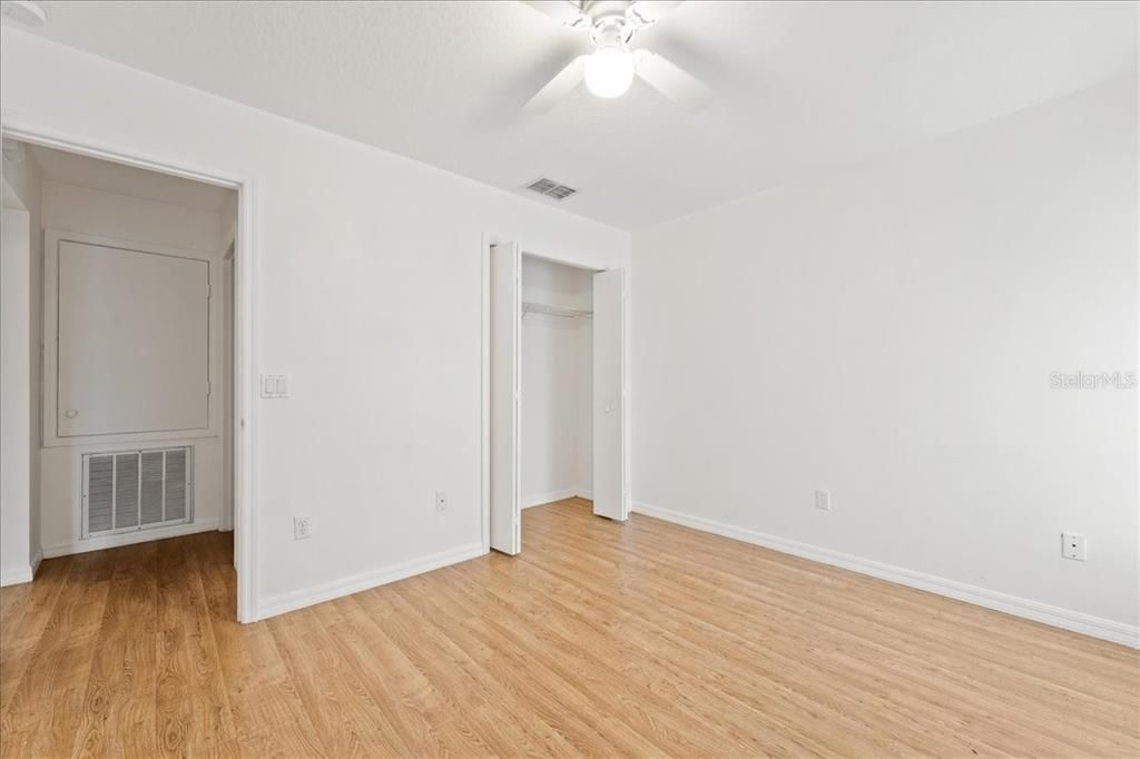 На продажу: $155,000 (2 спален, 2 ванн, 1040 Квадратных фут)