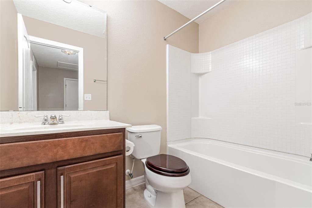 Activo con contrato: $329,900 (3 camas, 2 baños, 1404 Pies cuadrados)