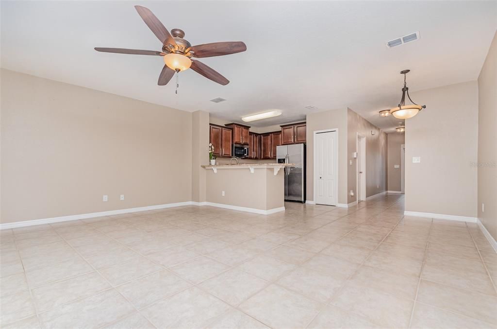 Activo con contrato: $329,900 (3 camas, 2 baños, 1404 Pies cuadrados)