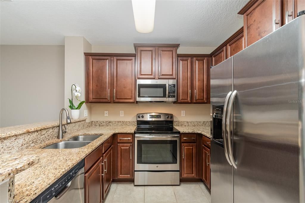 Activo con contrato: $329,900 (3 camas, 2 baños, 1404 Pies cuadrados)